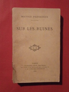 Sur les ruines