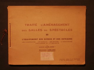 Traité d'aménagement des salles de spectacles, tome 2, l'équipement des scènes et des estrades